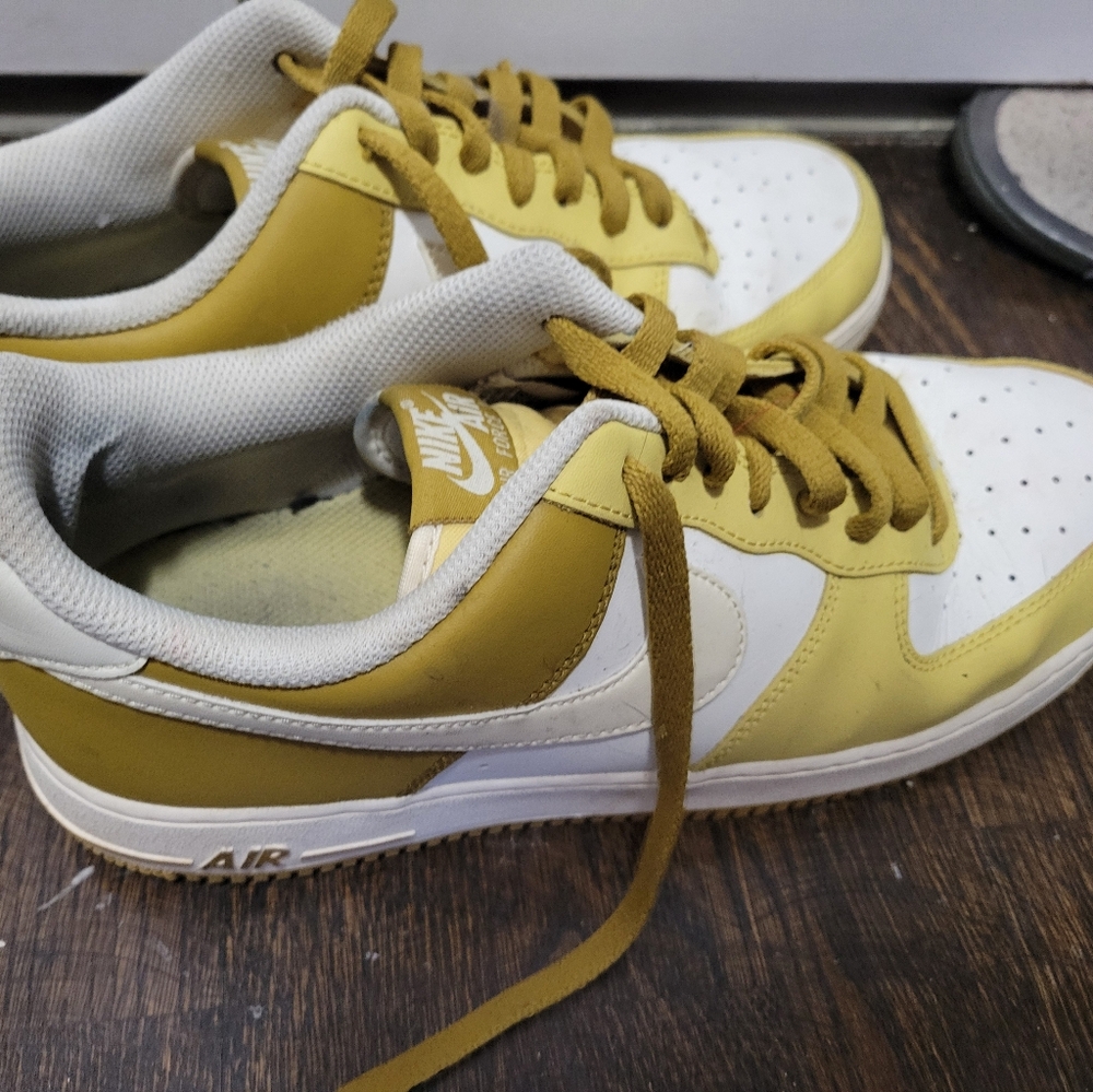 Nike - Picture 2 of 2